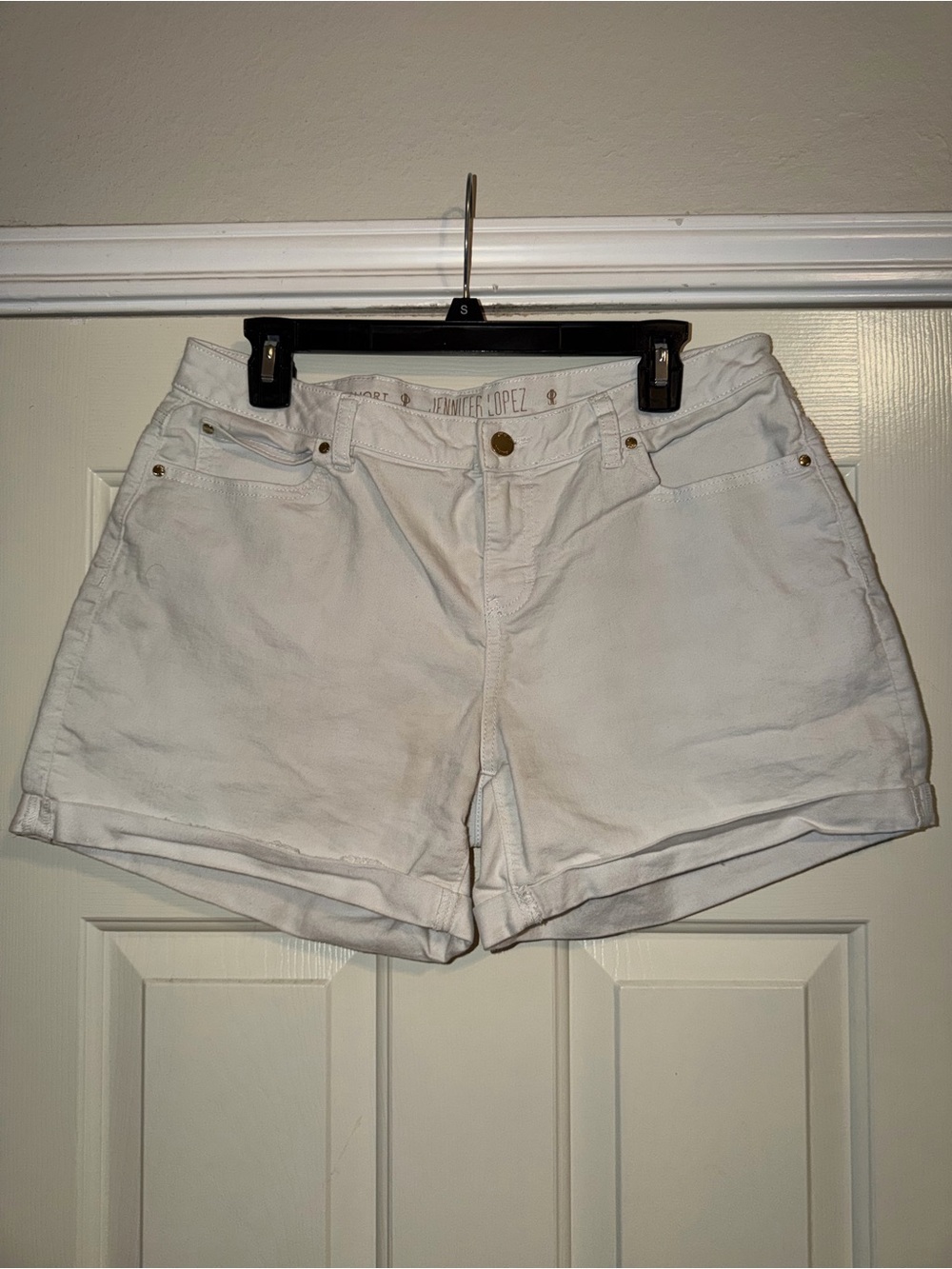 Jennifer Lopez White Rolled-Hem Jean Shorts - Picture 1 of 5